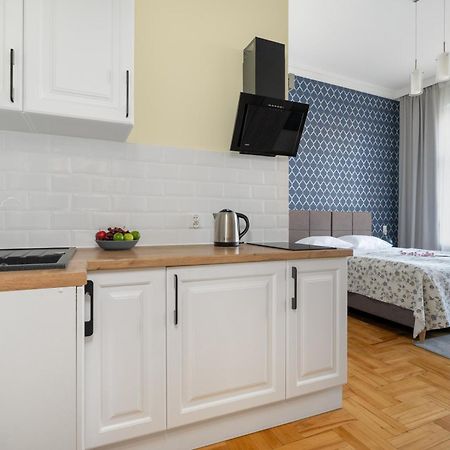 Przytulne Studia Very Berry W Poznaniu Blisko Parku By Noclegi Renters Extérieur photo