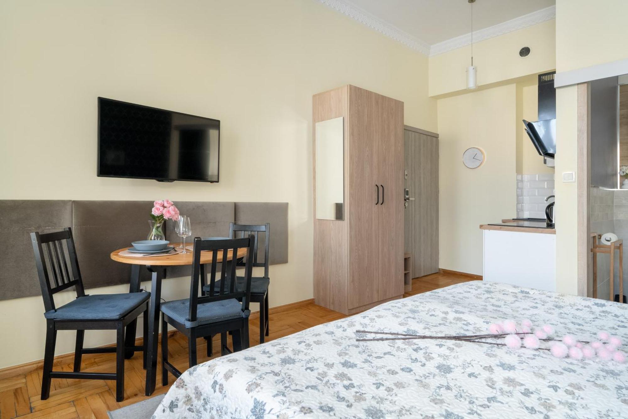 Przytulne Studia Very Berry W Poznaniu Blisko Parku By Noclegi Renters Extérieur photo