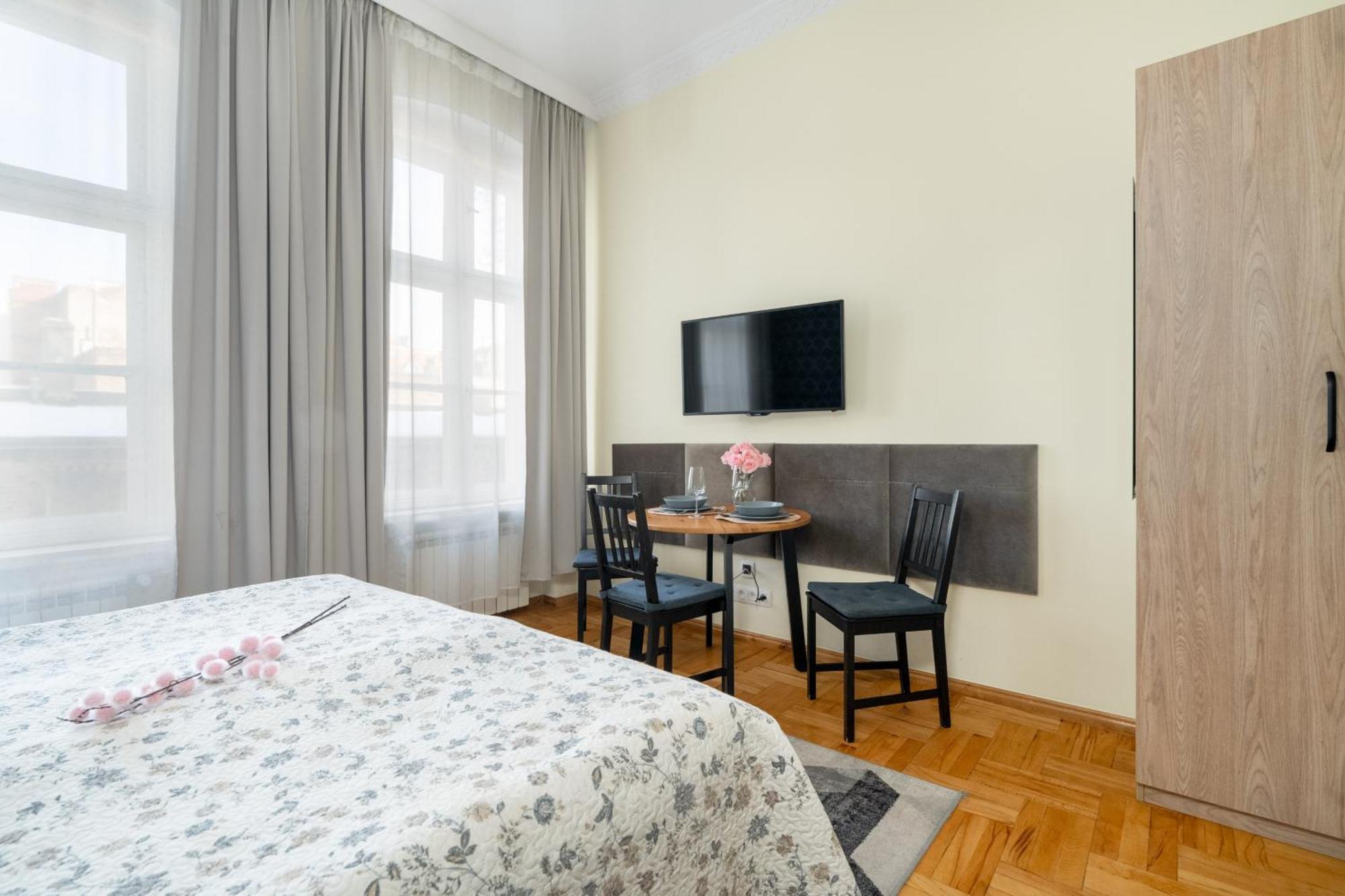 Przytulne Studia Very Berry W Poznaniu Blisko Parku By Noclegi Renters Extérieur photo